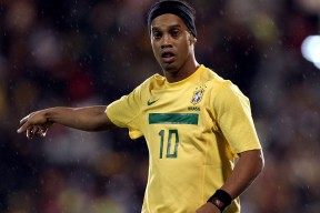 基：全黑队的“全能防守者”，每一次拦截都带来新的攻势机会